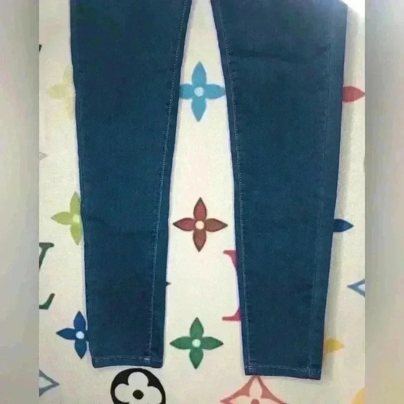 Blue Jeans - Picture 6 of 9